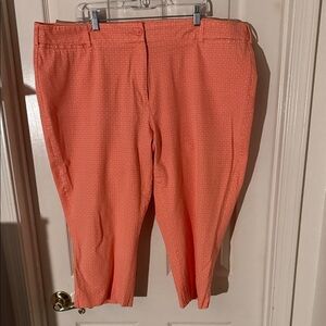 Lane Bryant Size 26 Coral Cropped Pants with Subtle Dot Flower Pattern